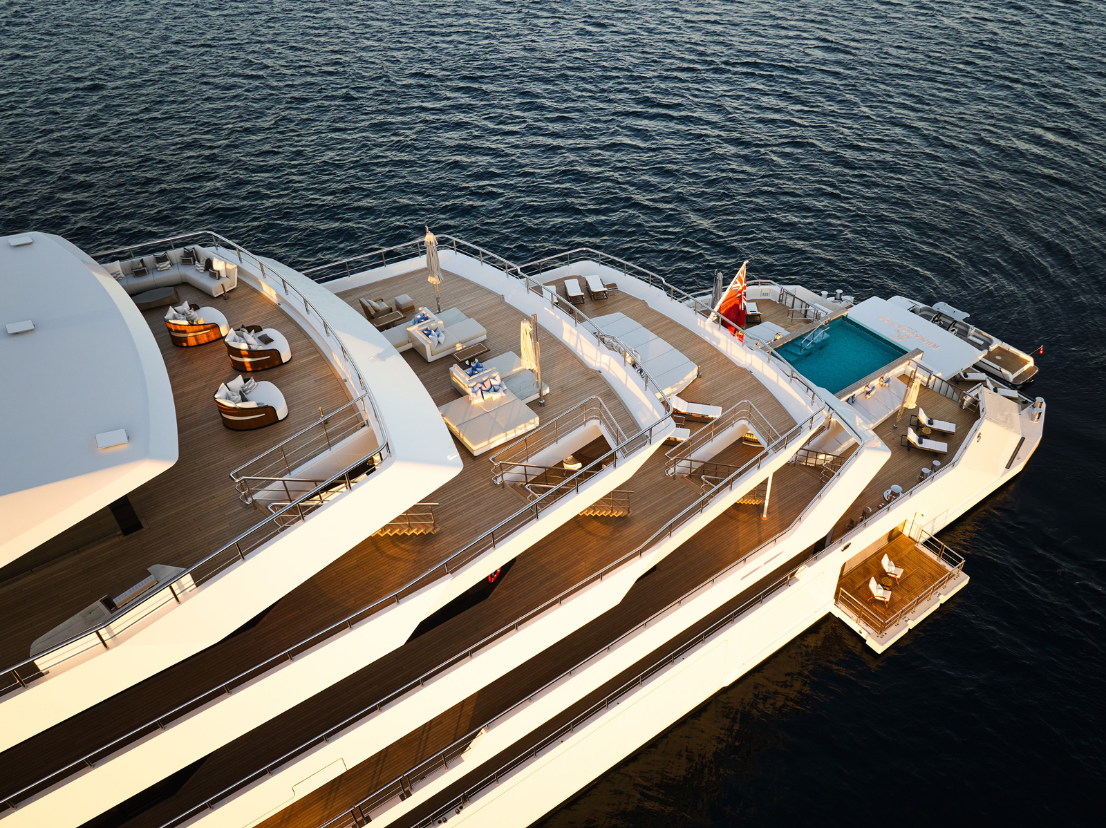Puertas beach-club y LARS para megayate