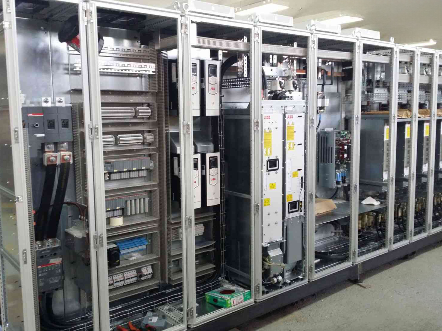 Fabricación de cuadros de baja tensión FERRI Systems