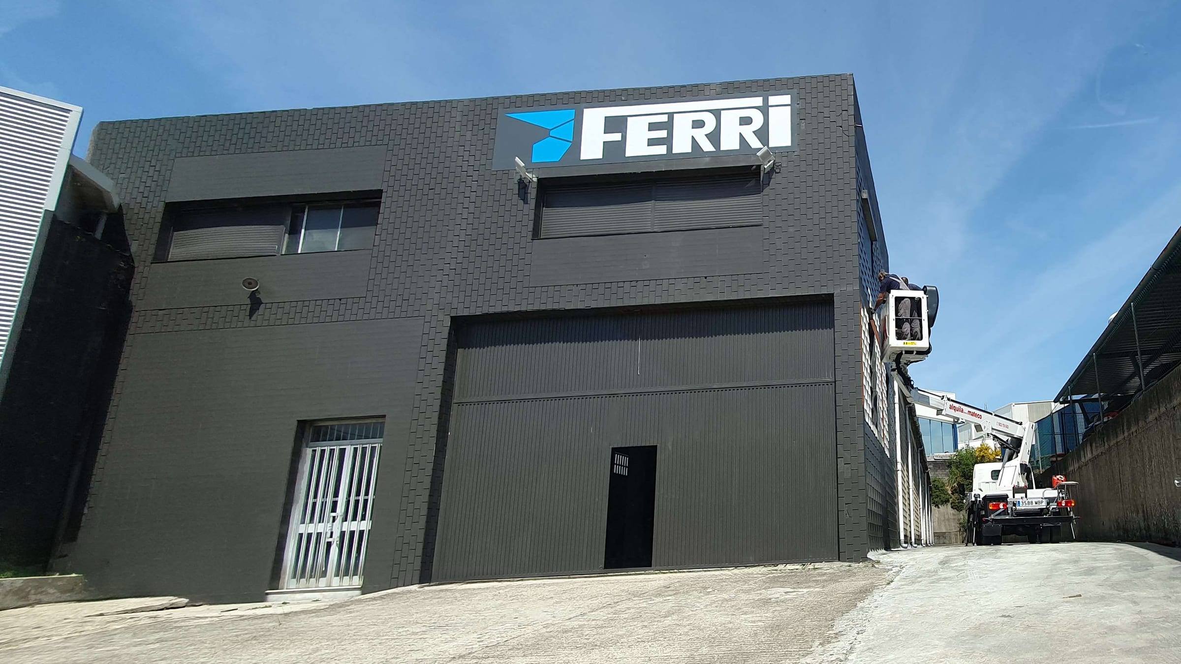 Fachada de las instalaciones de FERRI Systems